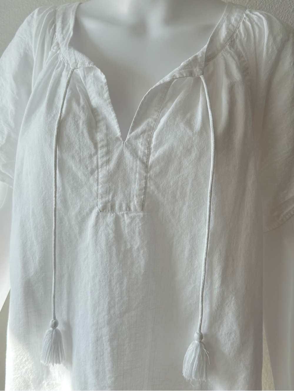 Vineyard Vines Women's White Tassel Peasant Top - Picture 4 of 10